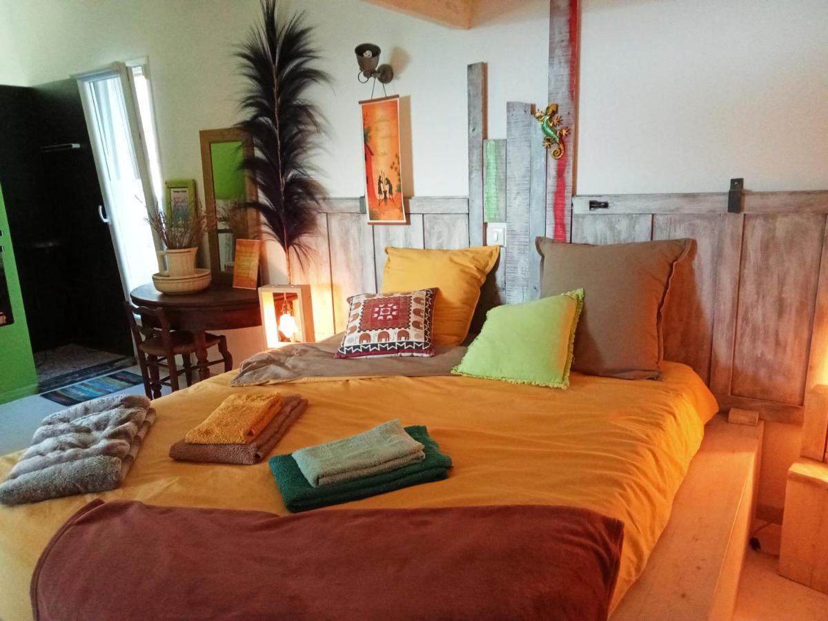 Logement De Charme Avec Piscine Et Jacuzzi Carnoules  Экстерьер фото